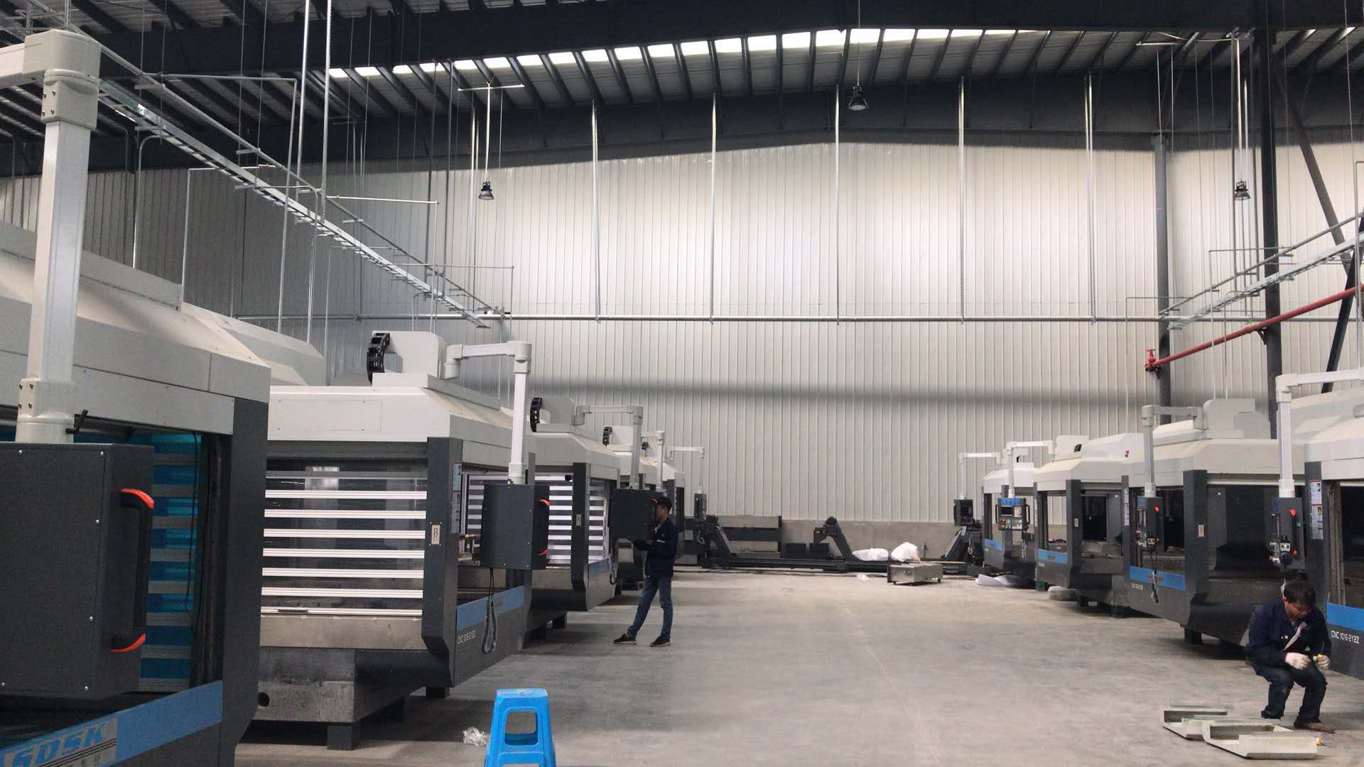 10月出貨50臺(tái)精雕機(jī)，背后的勤勞付出值得贊揚(yáng)。